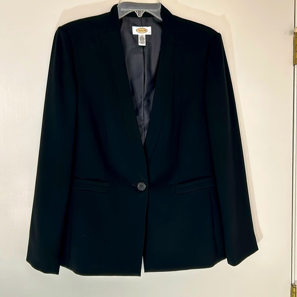 Talbots Jackets & Blazers - Talbots black one-button blazer, size 10